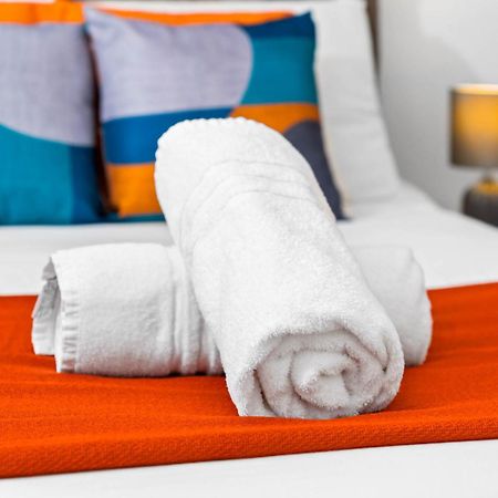Luxury Apartment - Wolverhampton - Netflix - Smart Tv - Fast Wifi - 7Apc Εξωτερικό φωτογραφία